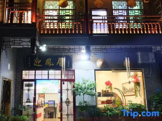 Fenghuang Yingfengju River View Homestay