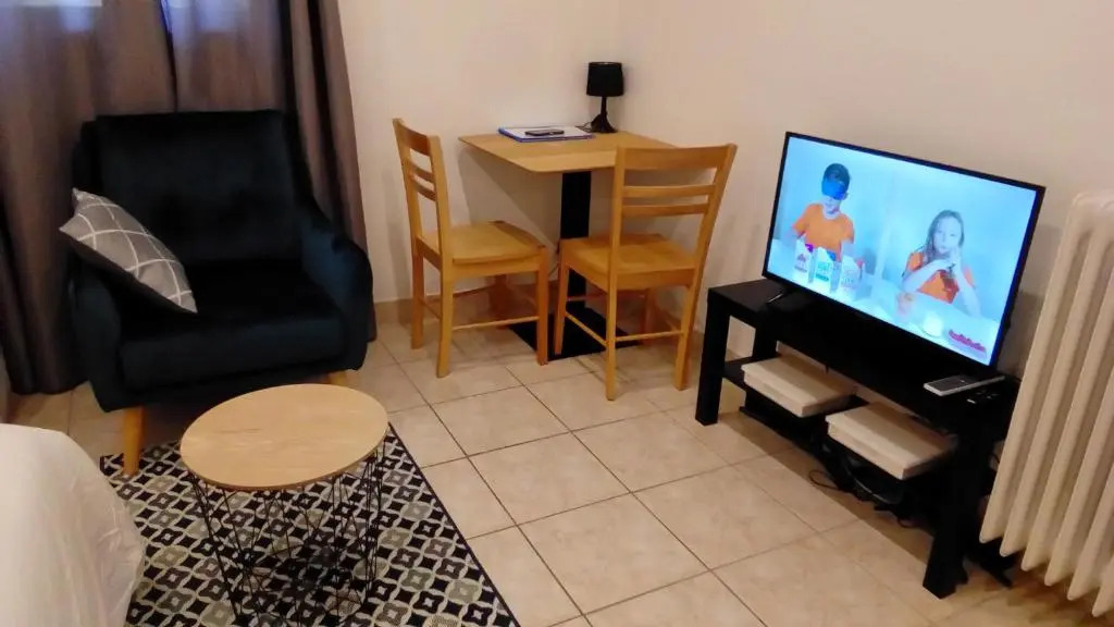 Appartement AAD1 Clamart 200 m du Tramway T6 st pavé blc avec cuisine séparée