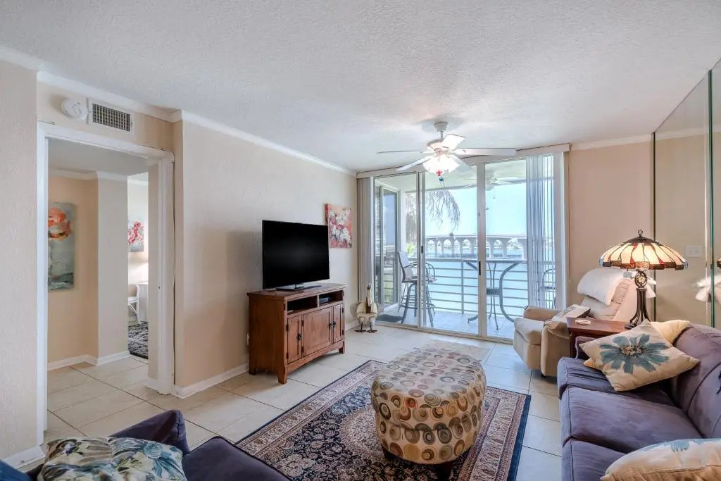 Bahia Vista 9-521 by Distinctive Beach Rentals