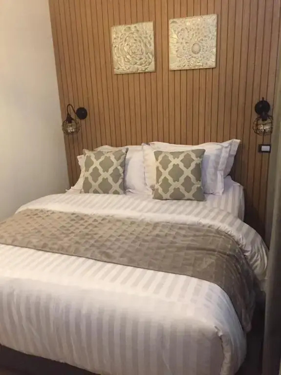 Tree​ for​ rest​ poshtel
