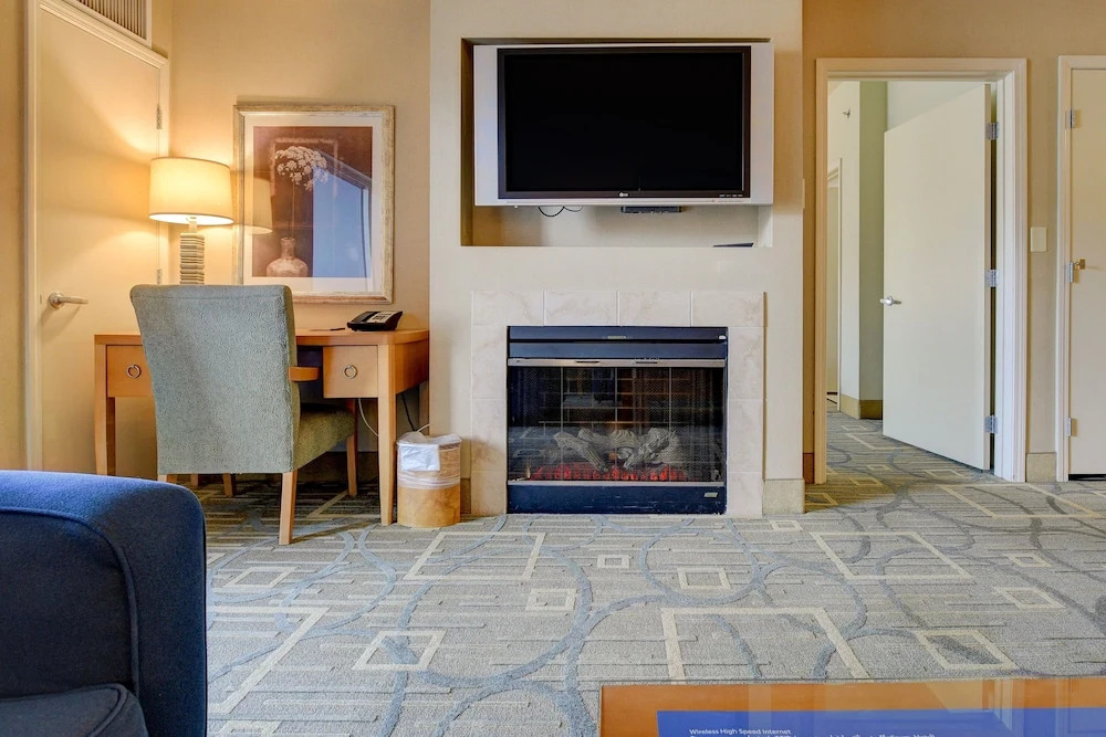 Sapphire Skyline Premium Suite