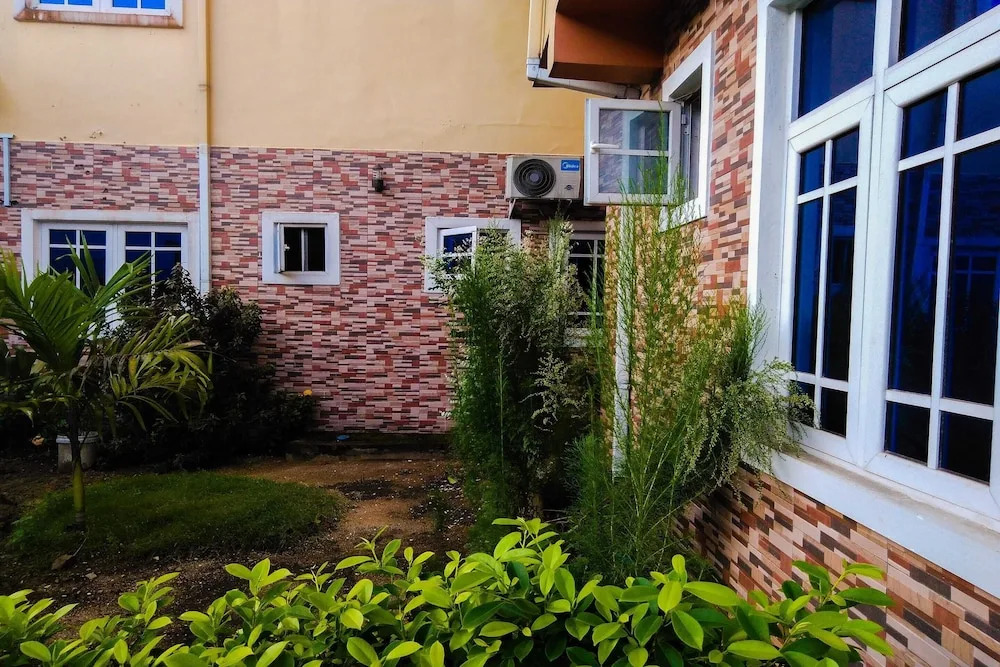 Beneville Hotel & Apartment