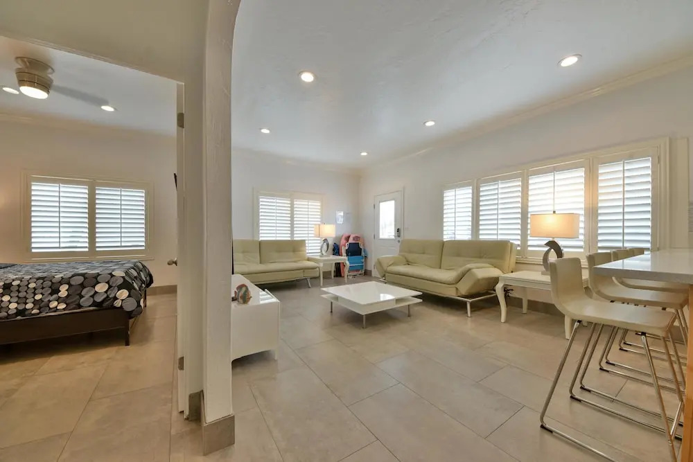 A1 Beach Home in Prime Location With Grill and AC