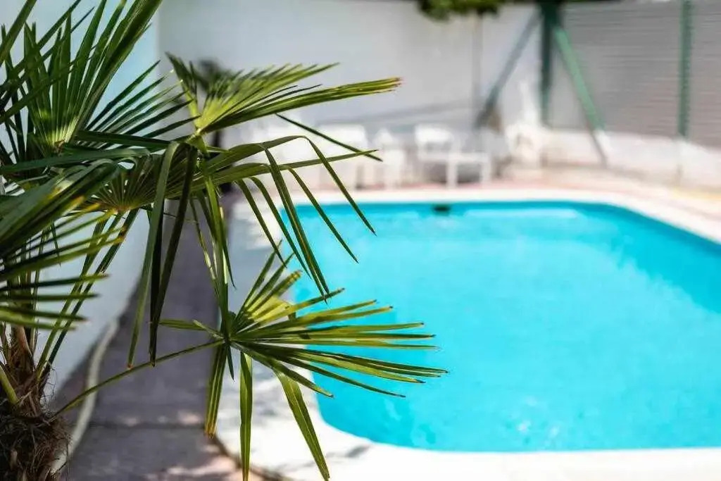 Newly renovated room w Pool & BikeParking