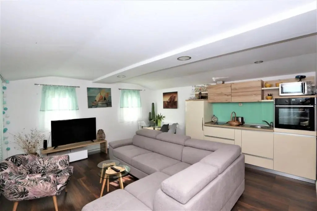 RELAX HOUSE
