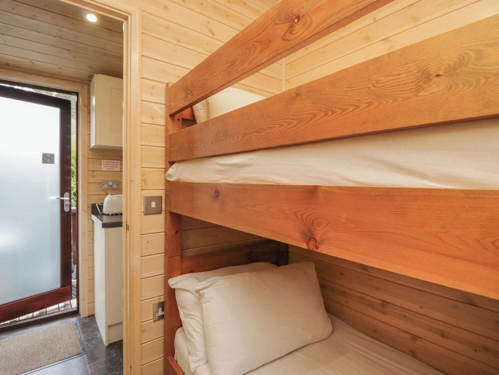 Canadian Cabin 37