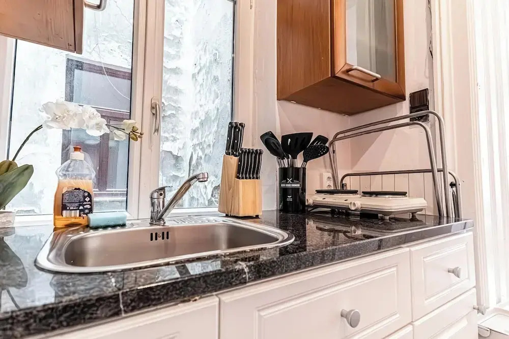 4 Apartments Near AKH Hospital Sleeps 19