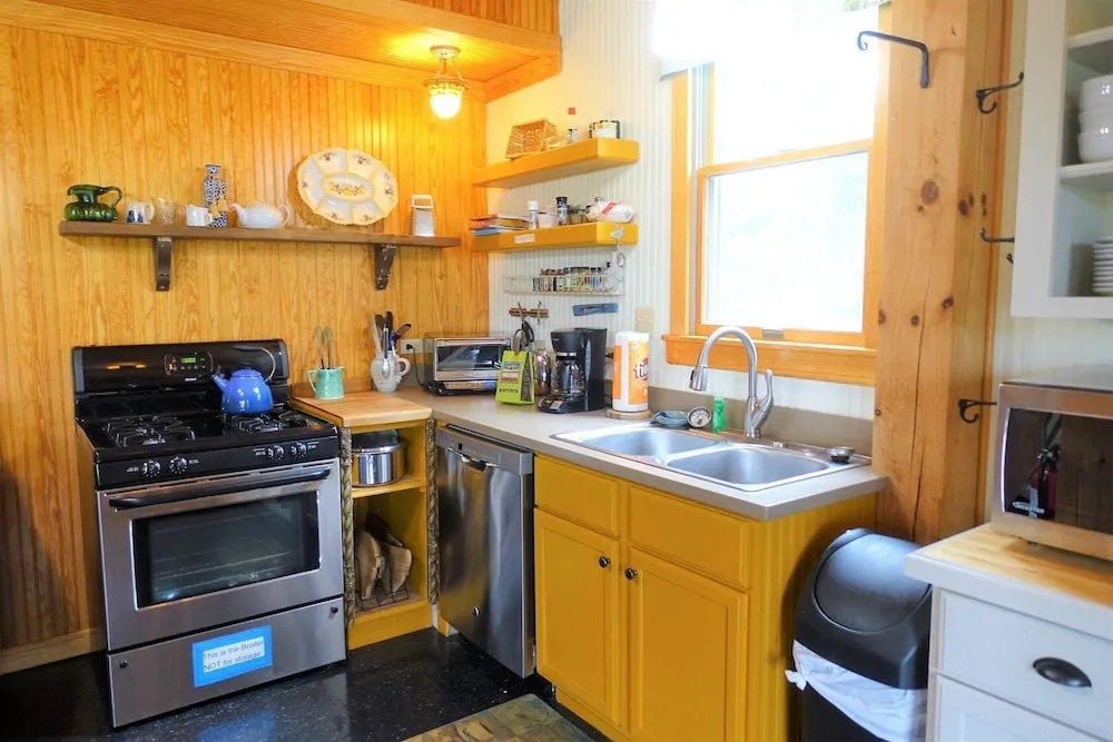 Lighthouse Cottage at Ocracoke 3 Bedrooms 2 Bathrooms Home