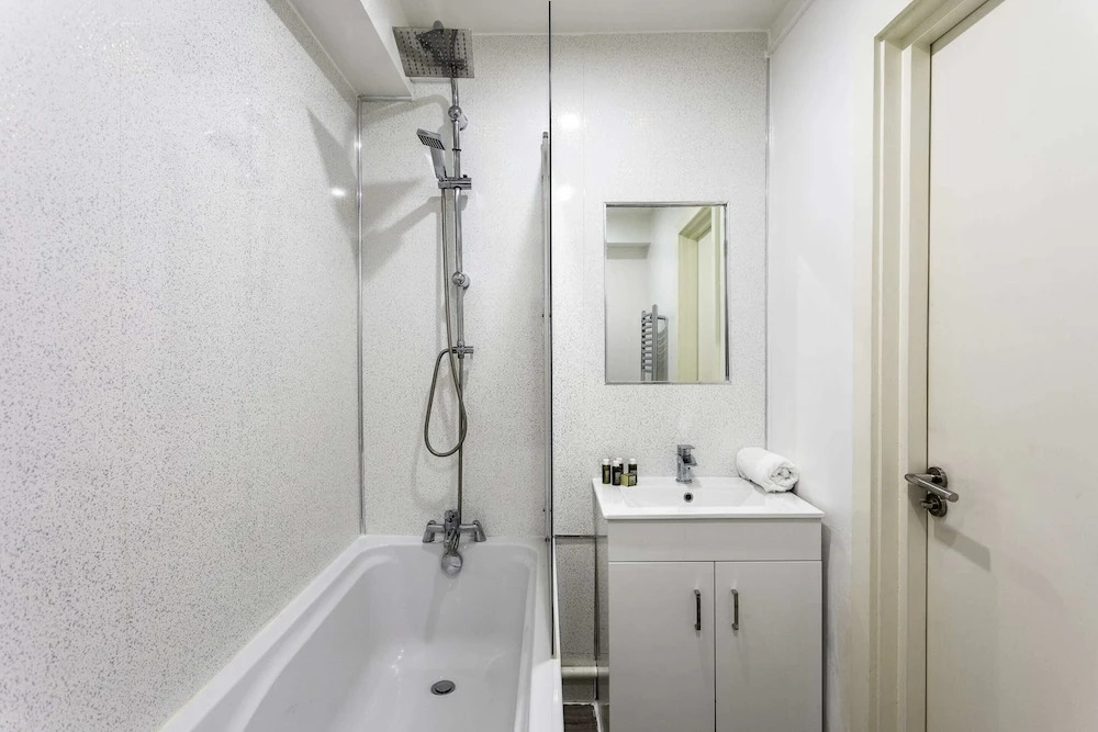 Spacious Clapham Junction Apartment