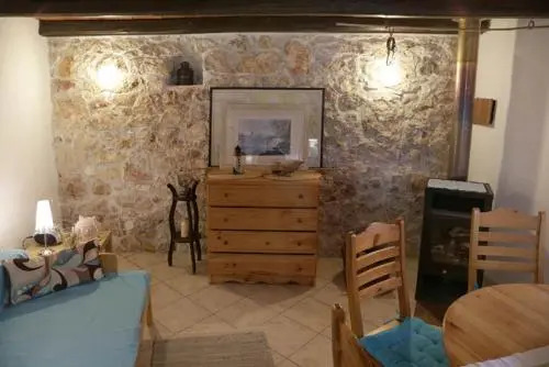 Lovely Stone Cottage Pomer