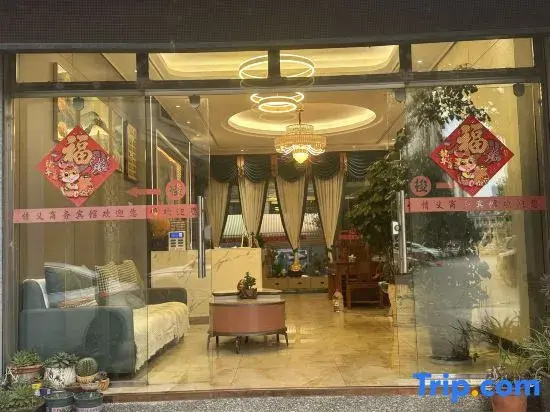 Qujing Qingyi Business Hotel