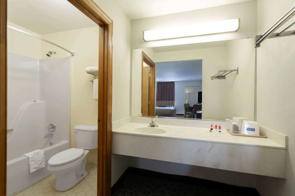 BrentwoodInn&suites