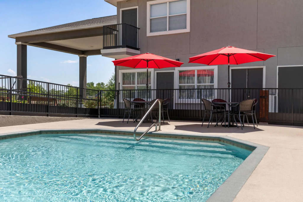 Days Inn by Wyndham Suites Fredericksburg