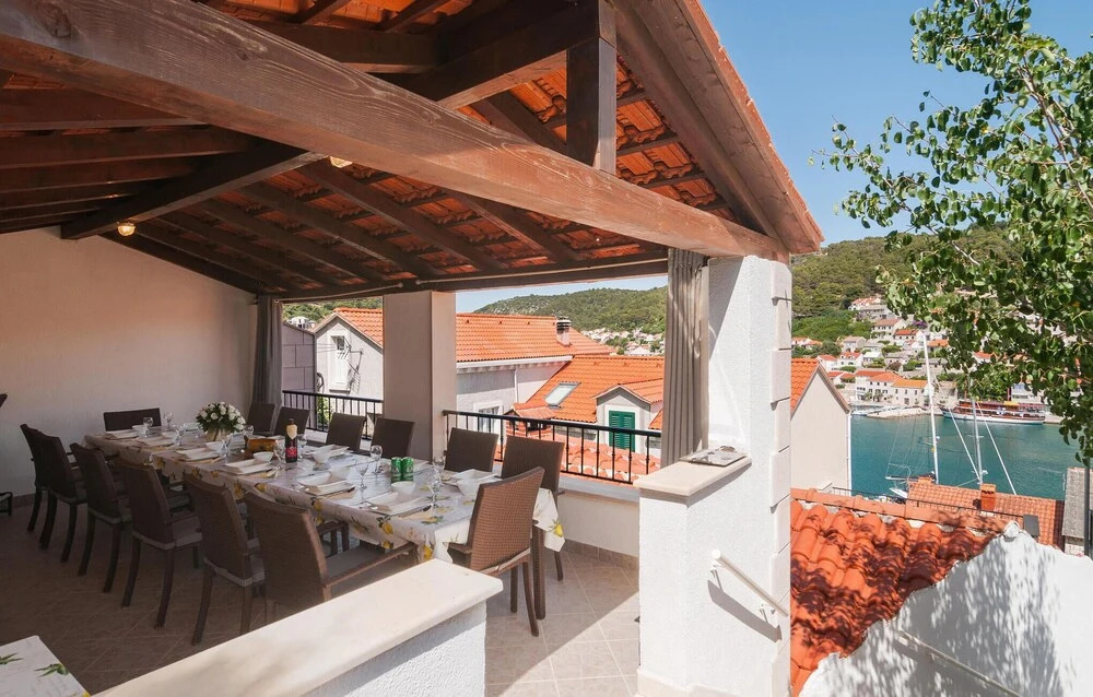 Awesome Home in Pucisca With 7 Bedrooms, Wifi and Outdoor Swimming Pool