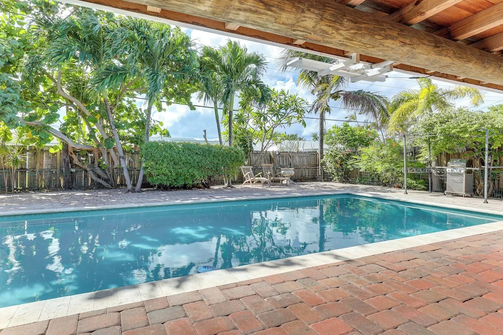 Fish, Swim & Relax Poolside! Deerfield Beach Oasis