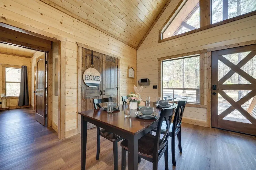 Family-Friendly Broken Bow Cabin Rental with Hot Tub