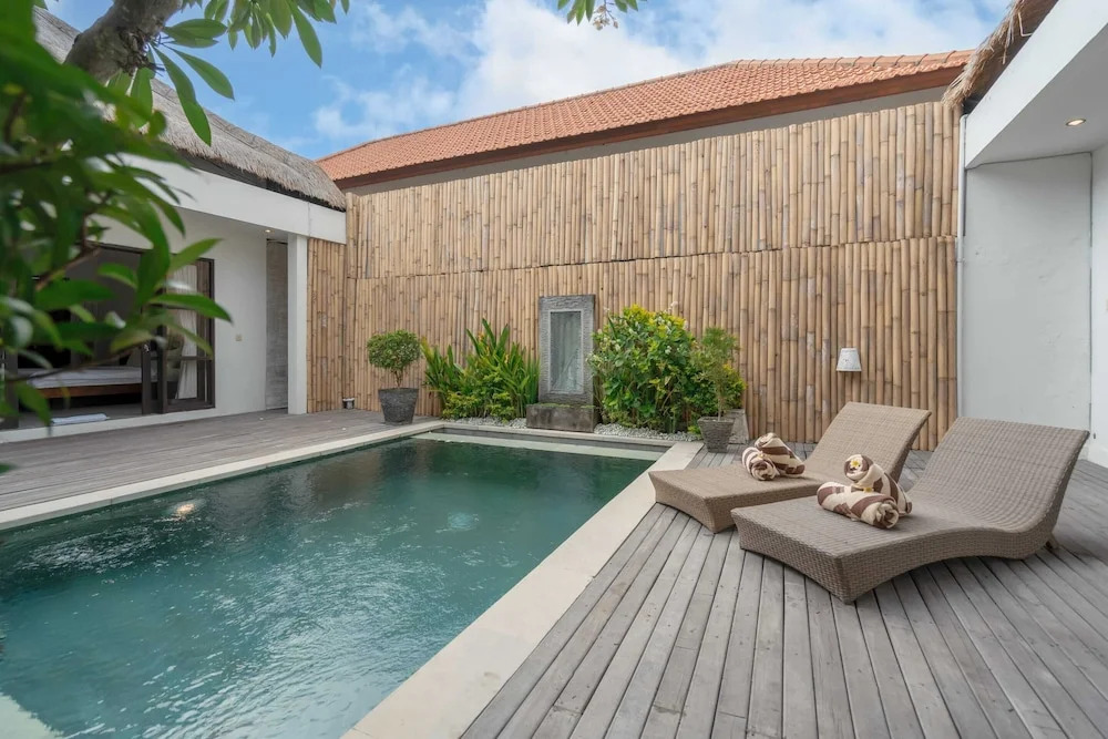 Villa Art Gecko - Tropical 2BR Private Haven in Batu Belig, Seminyak