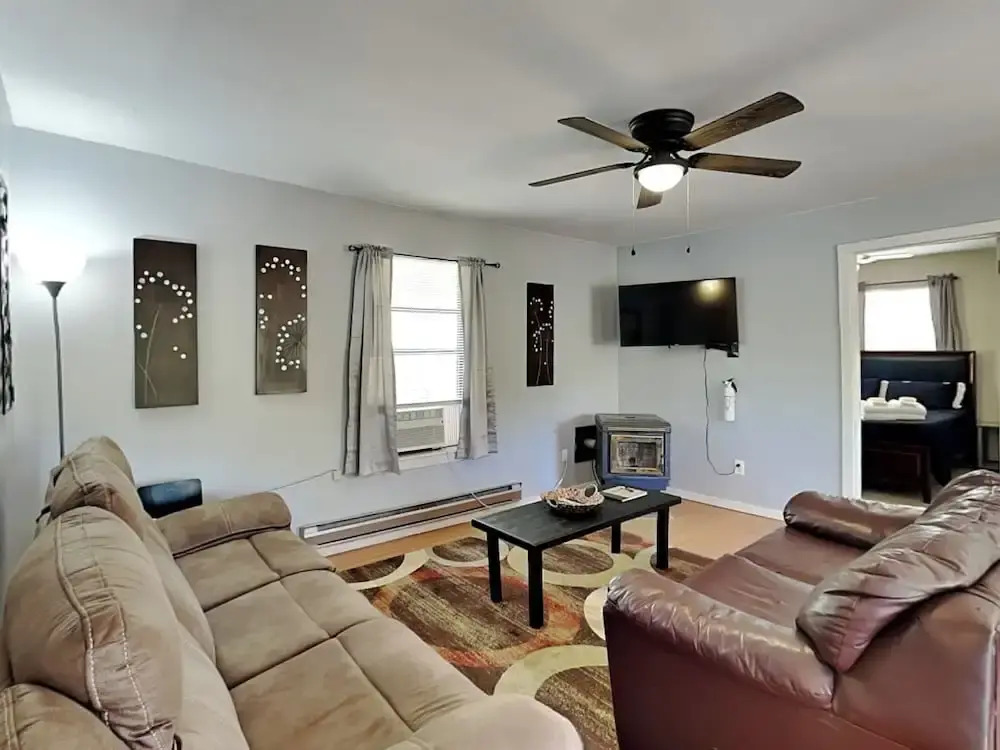 Knotty Pines Cabin by Ruidoso Vacation Rentals