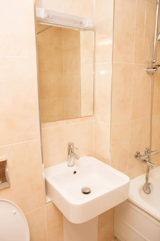 Broc House Suites