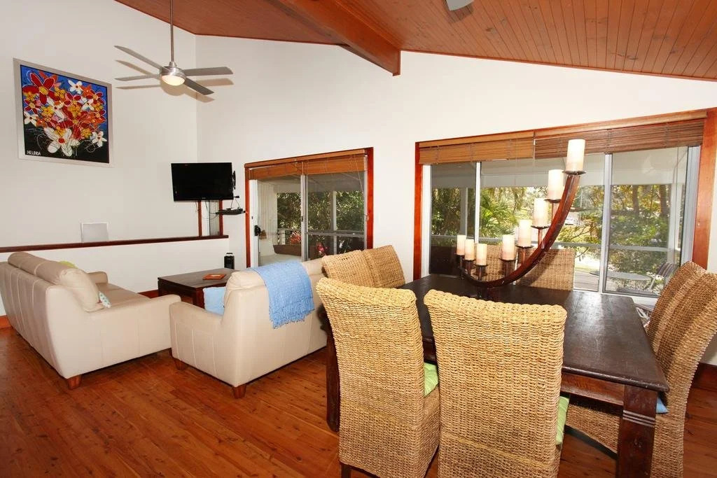 5 bedroom home close to beach, pool and pet friendly