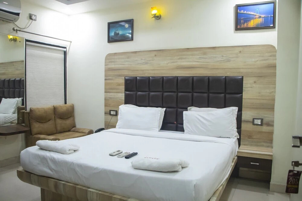OYO 6883 Hotel Galaxy Star