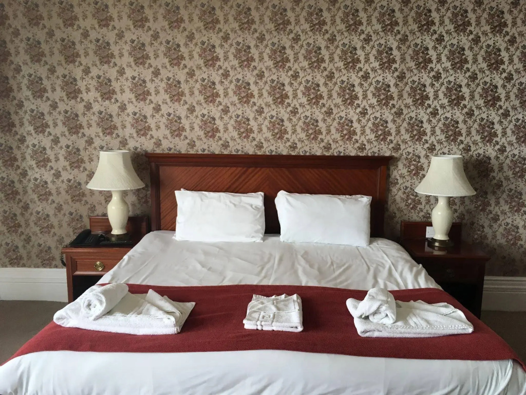 The Manor Hotel