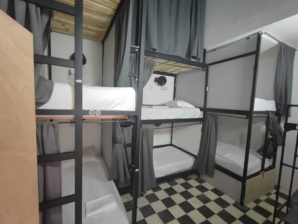 Baku Laureles Hostel
