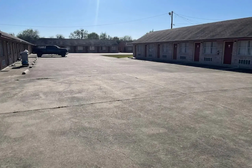 Lakeside Inn & Suites