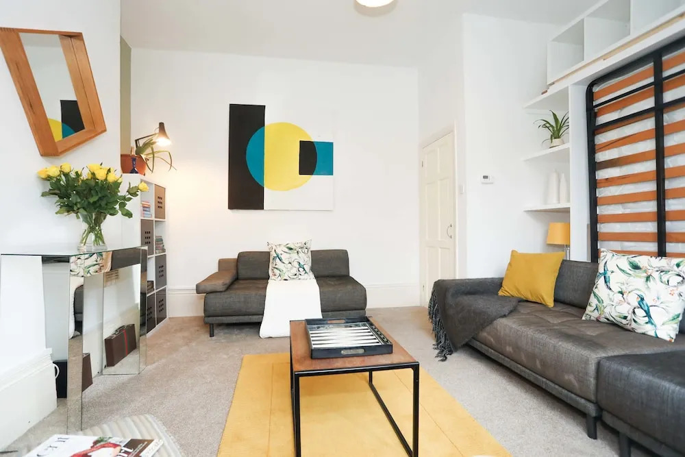 Super 2 bed flat in Greenwich