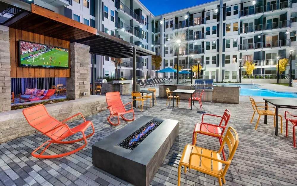 S1bd Serviced 1-br w Full Kitchen in Walkable Neighborhood