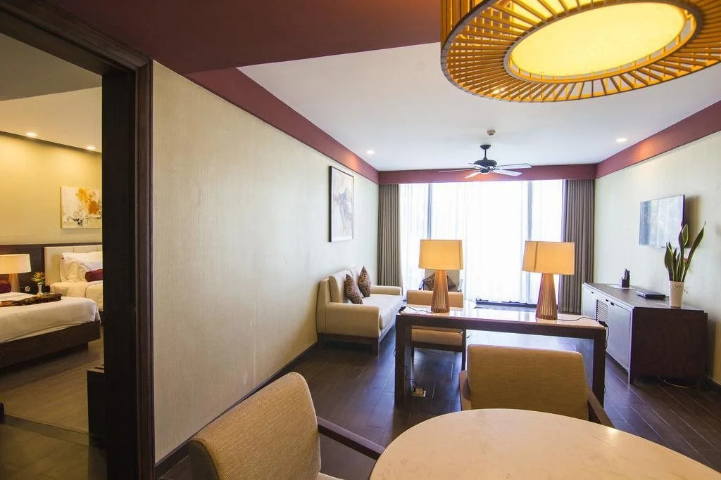 Huong Phong Ho Coc Beach Resort