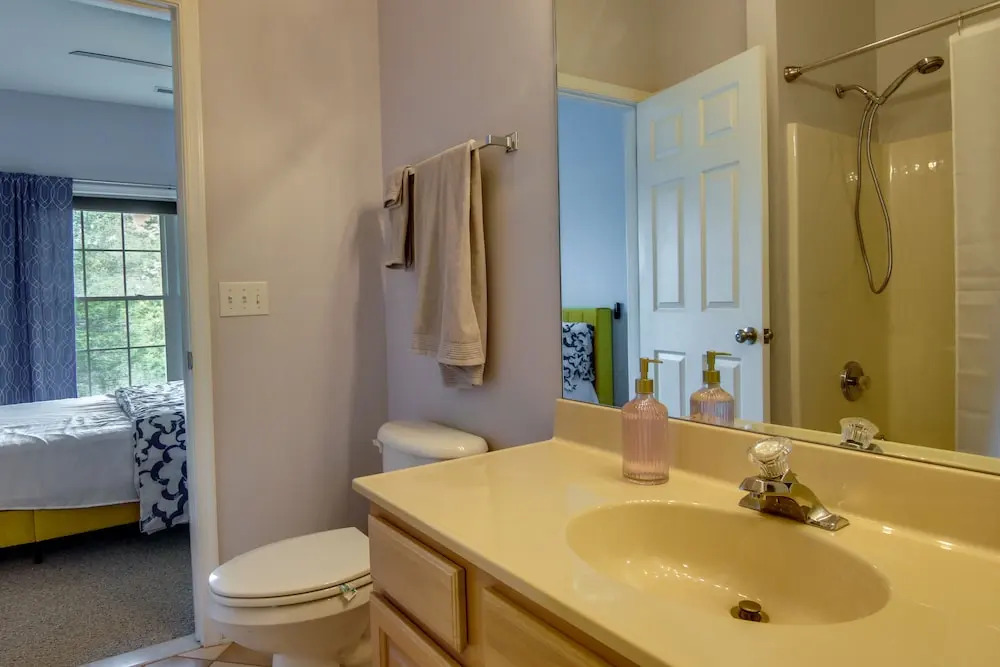 Condo w/ Pool Access ~ 2 Mi to Rehoboth Beach!