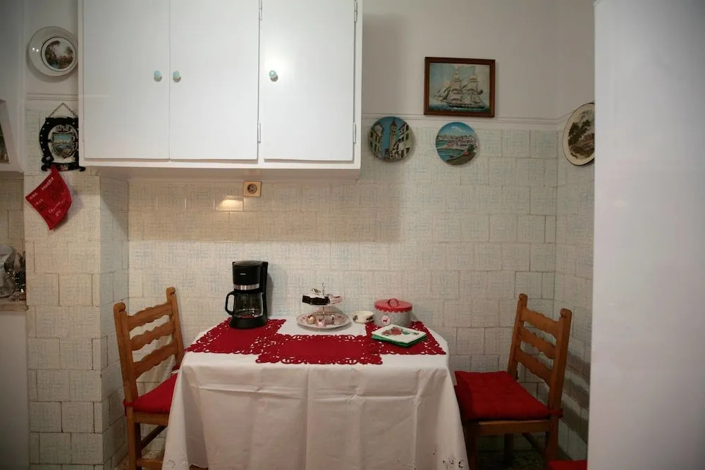 Comfy & Tasteful Central Apt • 1' to Metro Station