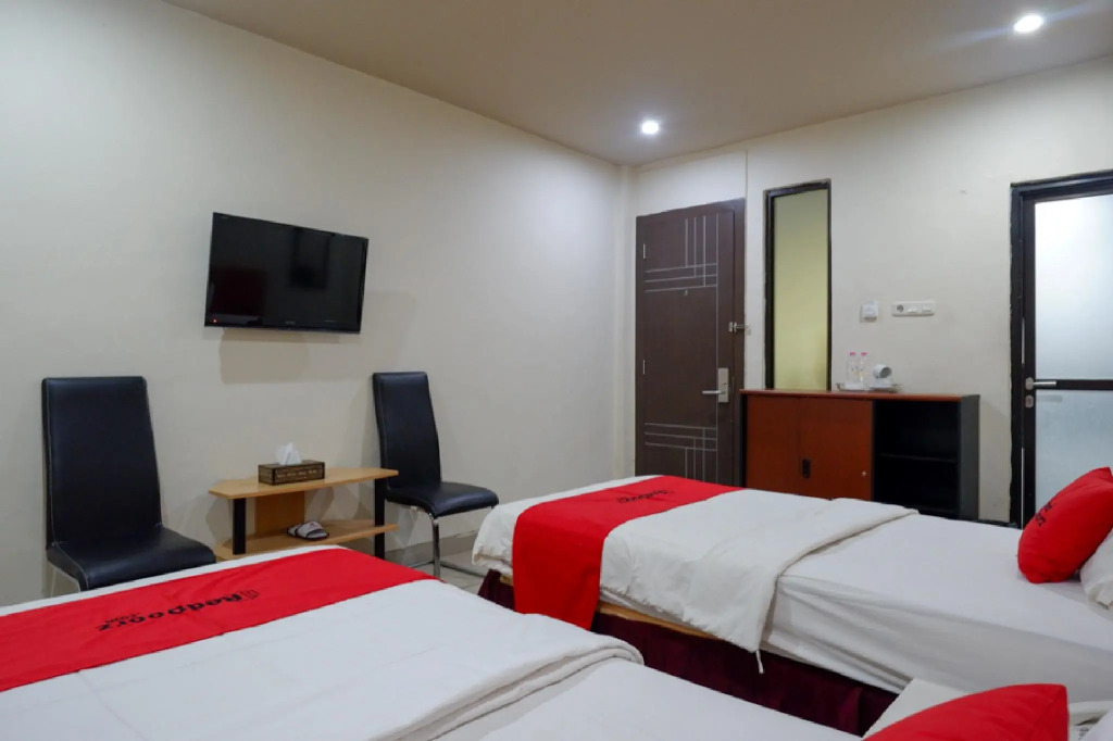 RedDoorz Plus @ Cameloan Hotel Palu