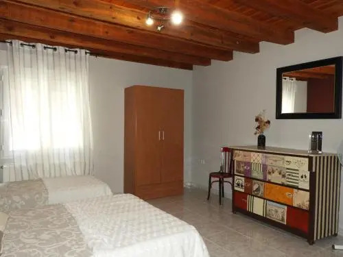 Villa Familiar l Piscina I Cine l Bbq l Sala de Juegos I 6min Segovia I 50min Madrid I 17 px