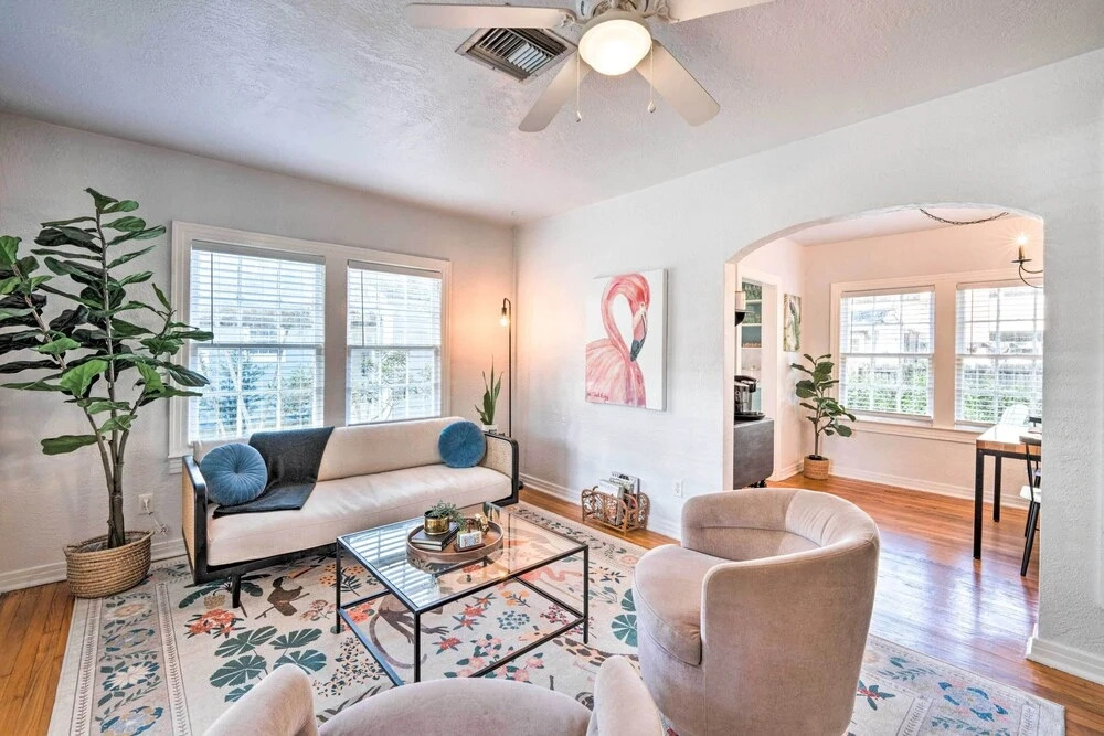 ~ 12 Mi to Disney: Downtown Winter Garden Cottage!