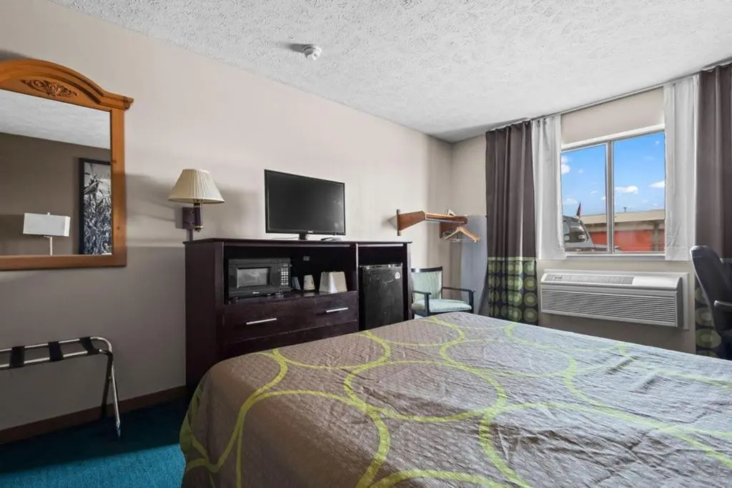 Burgundy Inn & Suites