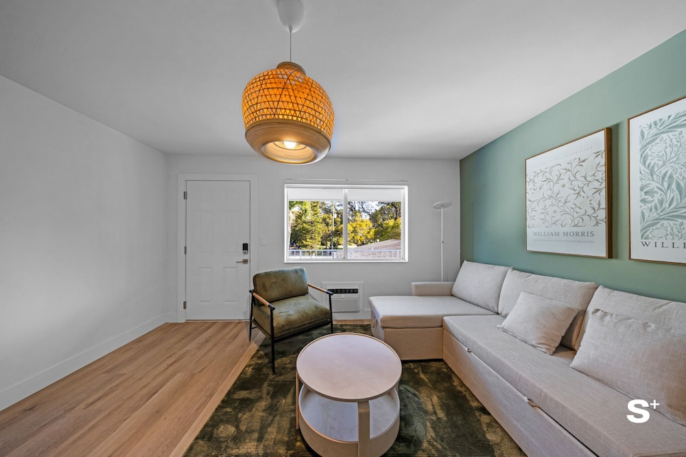 Chic 1-BD Apt in Miami Gym-Free Parking