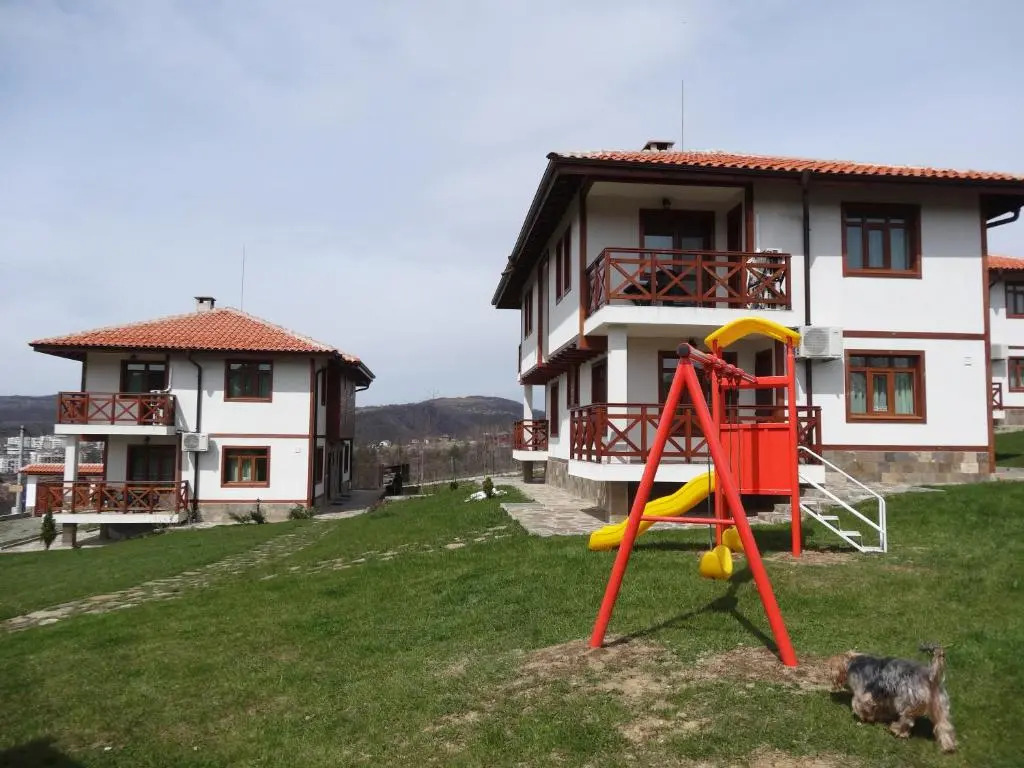 Guest House Ivanini Houses
