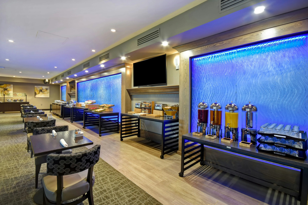 DoubleTree by Hilton Pleasanton at The Club