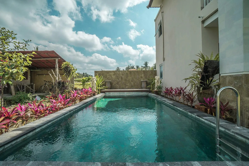 Putih DCarik Ubud
