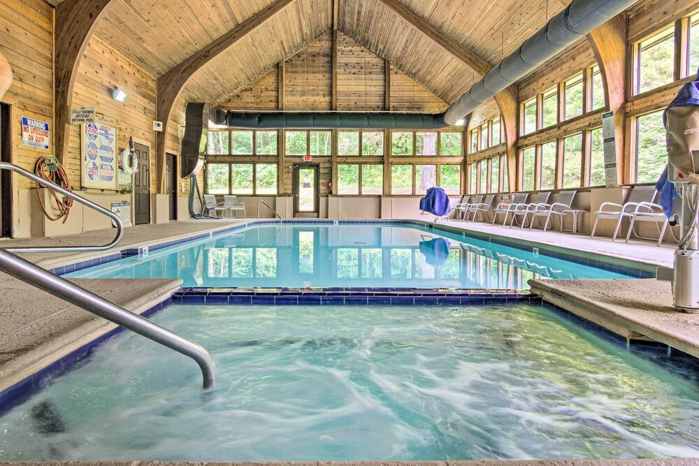 1 Mi to Lake Lure: Mtn-view Studio w/ Balcony!