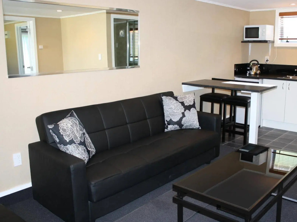 Lisa Rose Motel