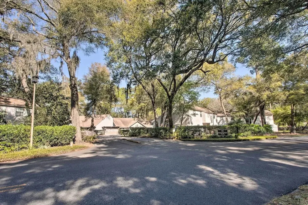 Chic St Simons Island Condo Rental: 2 Mi to Ocean!