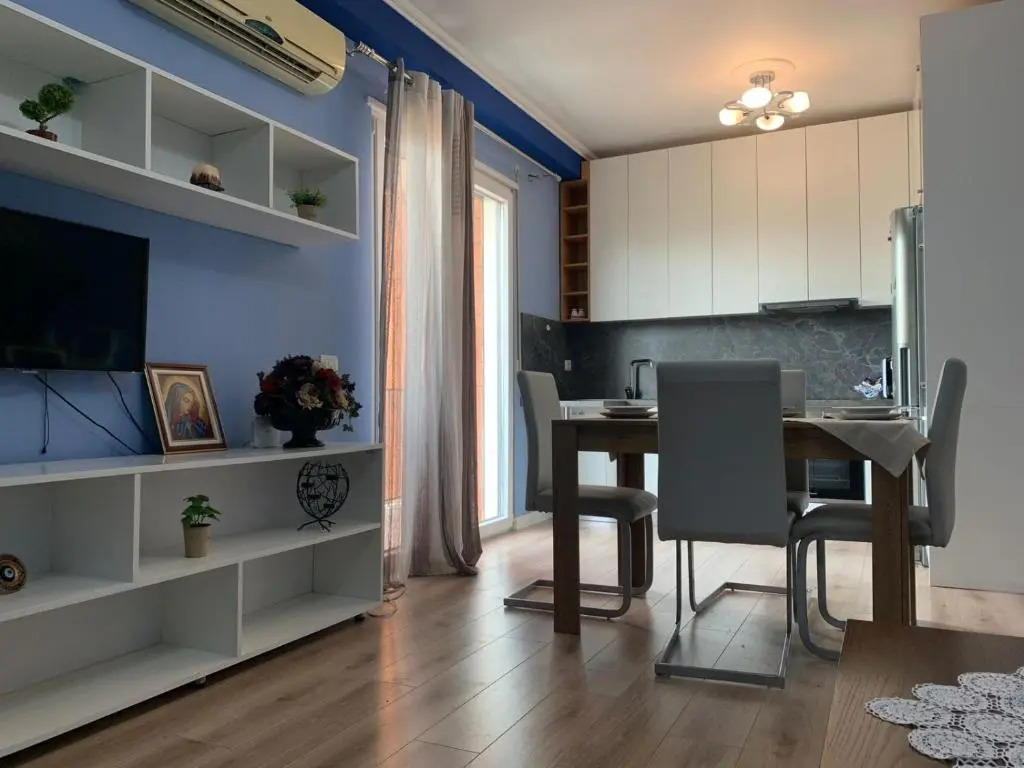 Modern cozy apt w/in 10 min walk from main square