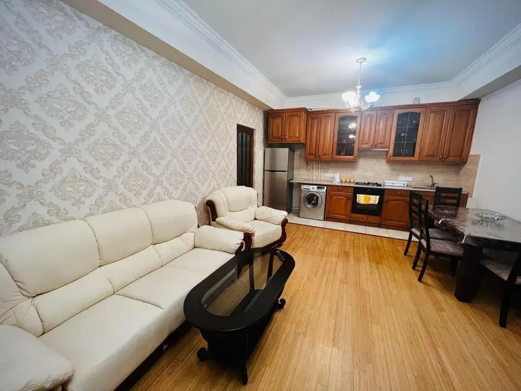 New Luxury 2 Bedroom + Balcony By Republic Square