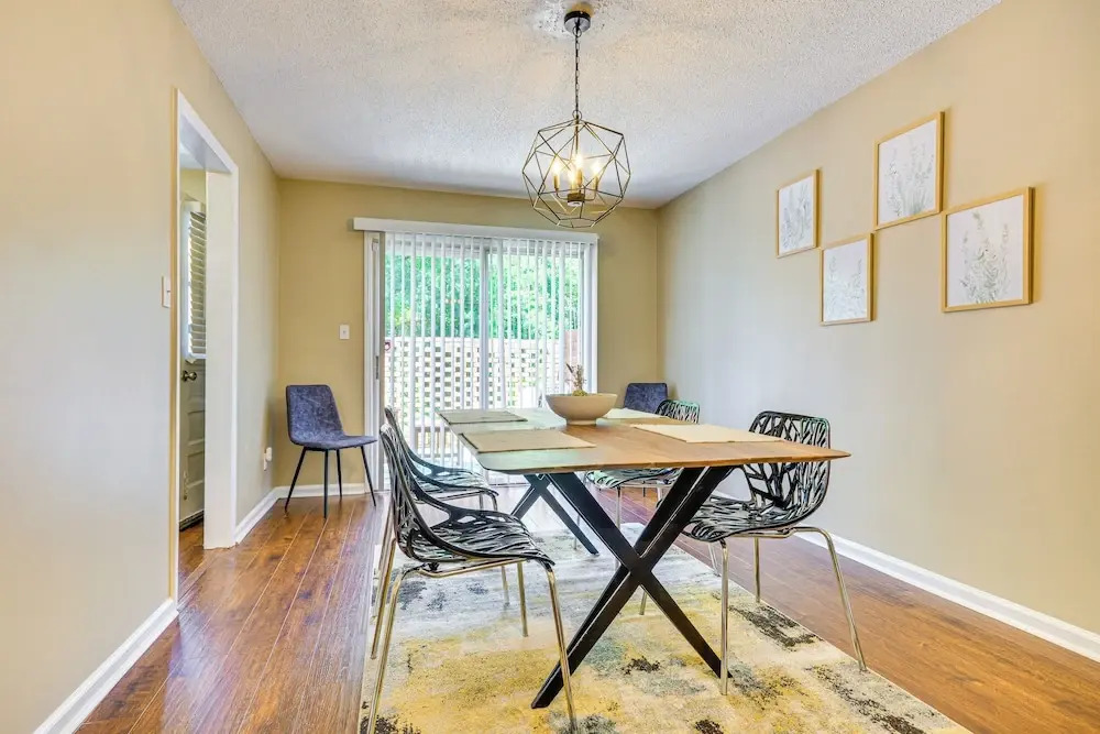 2 Mi to High Point University: Townhome w/ Patio