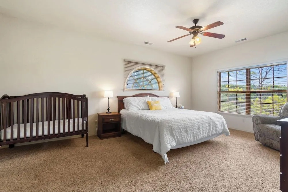T Time Getaway - Overlooking Golf Views!