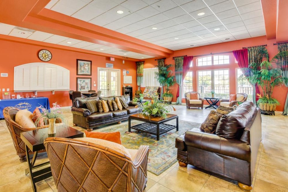 Friendly Condo With Shared Pool and Hot Tub, High-speed Wifi, and Central AC