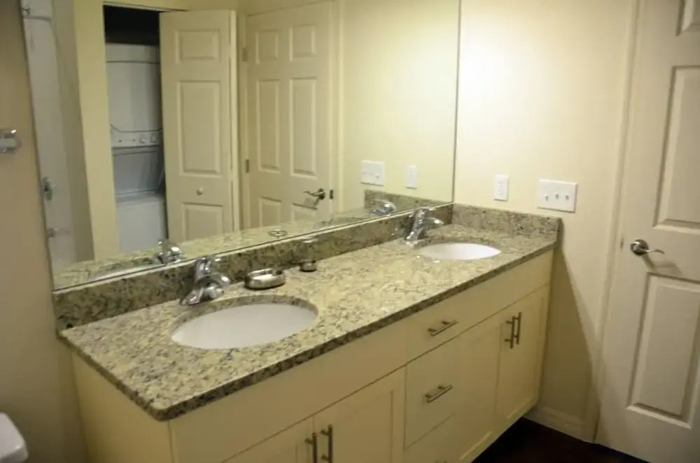 Lucaya 3 Bedroom 2 Bath Townhome With Sophisticated Kitchen